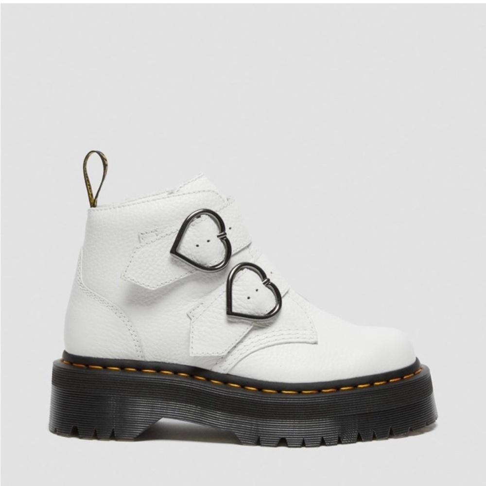 BRAND NEW  DR MARTENS WOMENS SIZE 8 DEVON HEART PLATFORM BOOTS WHITE
